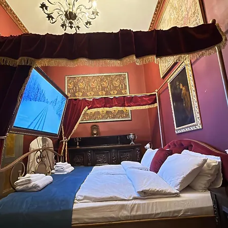 Classic Story In Old Ii Apartment *