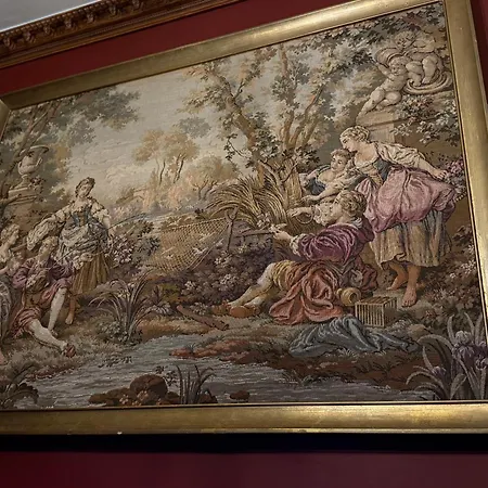 Classic Story In Old Ii Apartment *