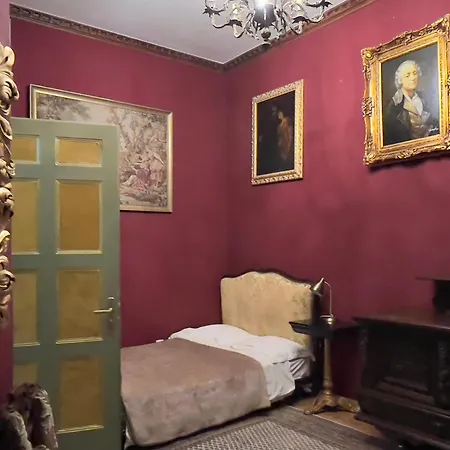 Classic Story In Old Ii Apartment *