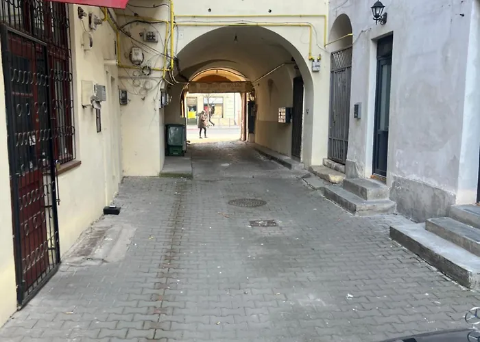 Classic Story In Old Ii Apartament