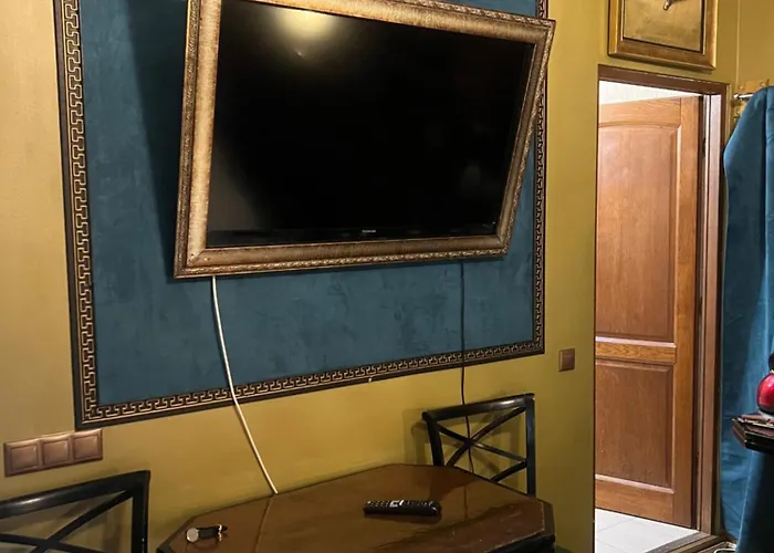 Classic Story In Old Ii Apartament